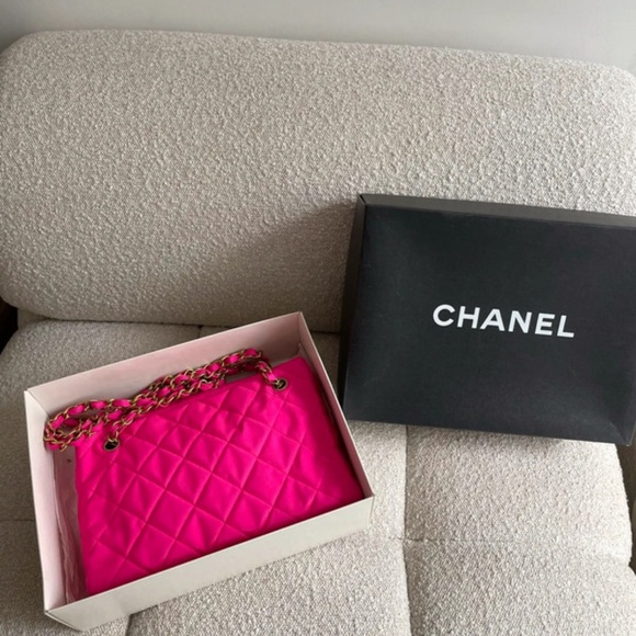 Chanel bag hot pink nylon - Picture 8 of 13